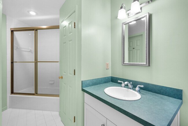 Building Photo - 3 Bed 3.5 Bath - Rockville Townhome - 2 Ca...