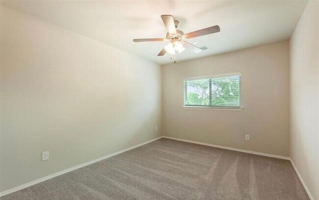 Building Photo - 3537 Brentwood Dr
