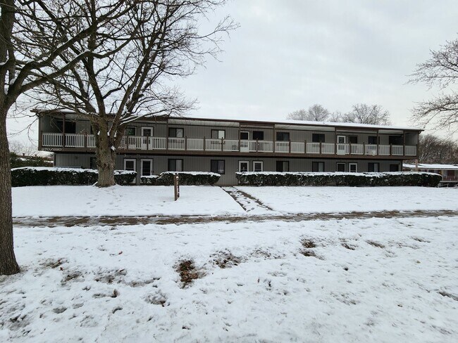 Primary Photo - 680-680 Hancock Ave