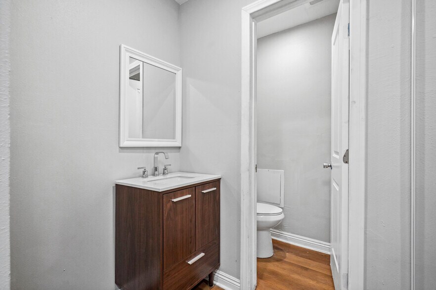 Building Photo - 8601 International Ave