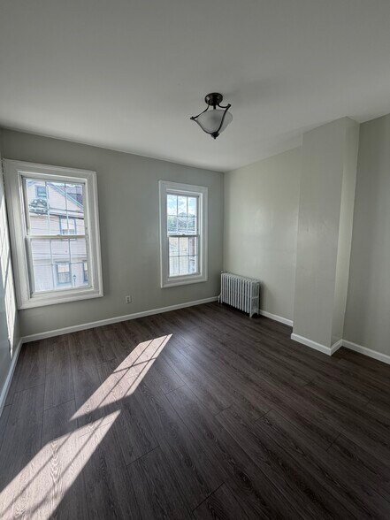 Building Photo - 1410 37th St