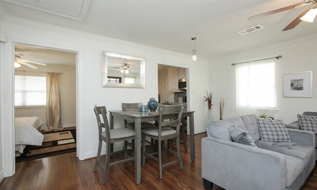 Building Photo - 4331 Marina St