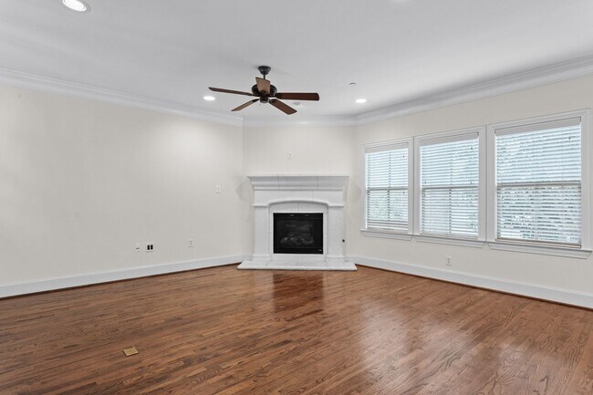 Building Photo - Luxury Highland Park Living