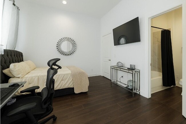 Building Photo - 10760 Craighead Dr