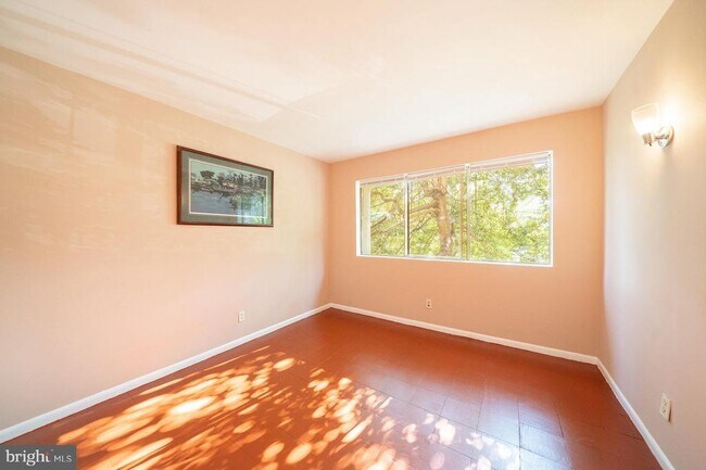 Building Photo - 5801 Quantrell Ave