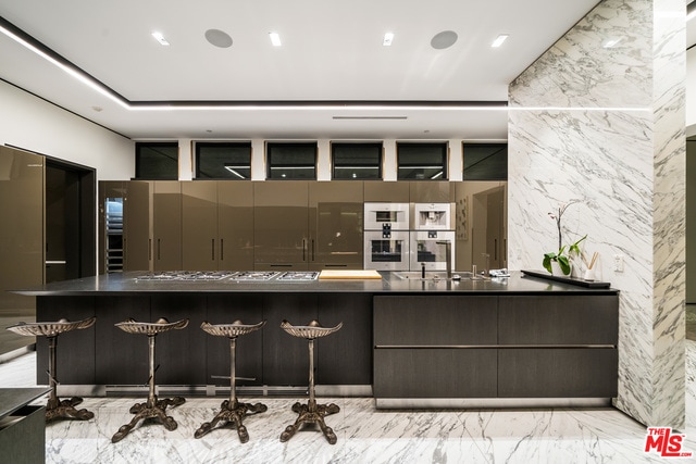 Building Photo - 809 N Rexford Dr