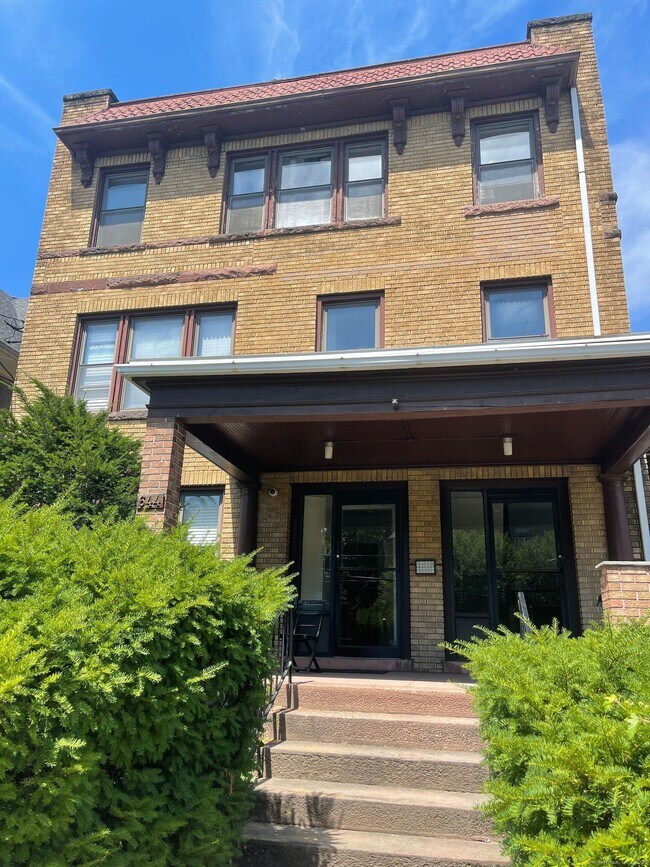 Building Photo - 644 Orange St