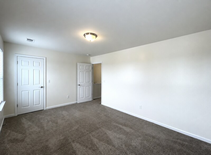 Building Photo - 351 Cardwell Ln