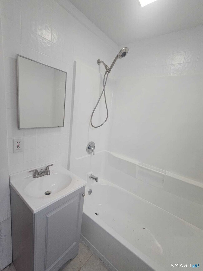 Building Photo - 14 Westfield St