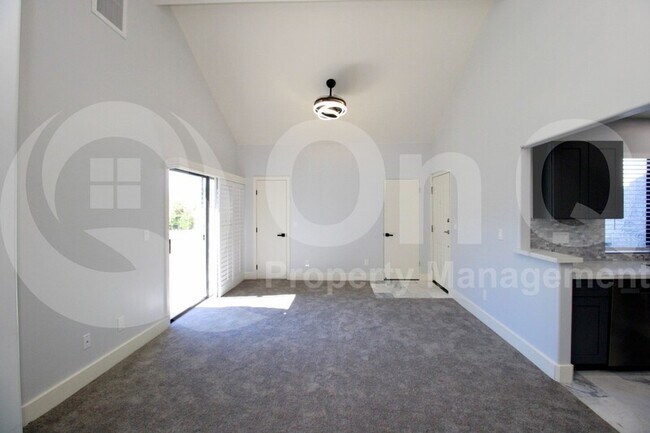 Building Photo - 10115 E Mountain View Rd