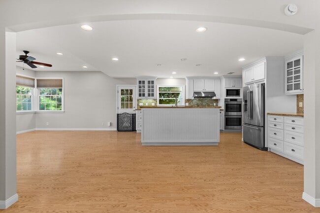 Building Photo - Garden Grove Gem: Your New Home Awaits on ...
