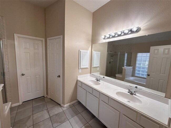 Building Photo - 3734 Paigewood Dr