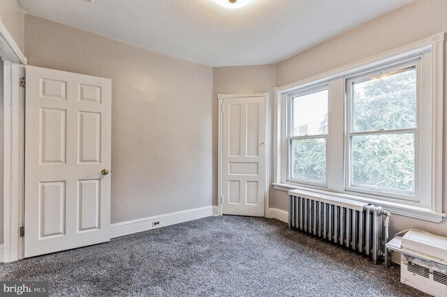 Building Photo - 427 Ripka St