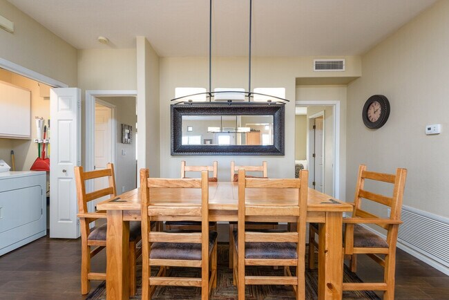 Building Photo - 9220 E Raintree Dr