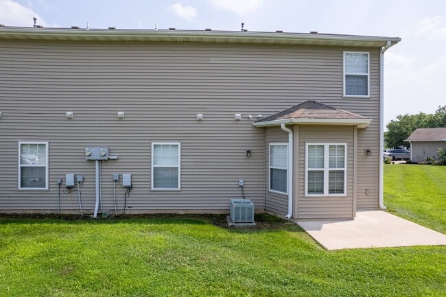 Building Photo - Huge 3 Bedroom, 2 Bath Town Home in SW Col...