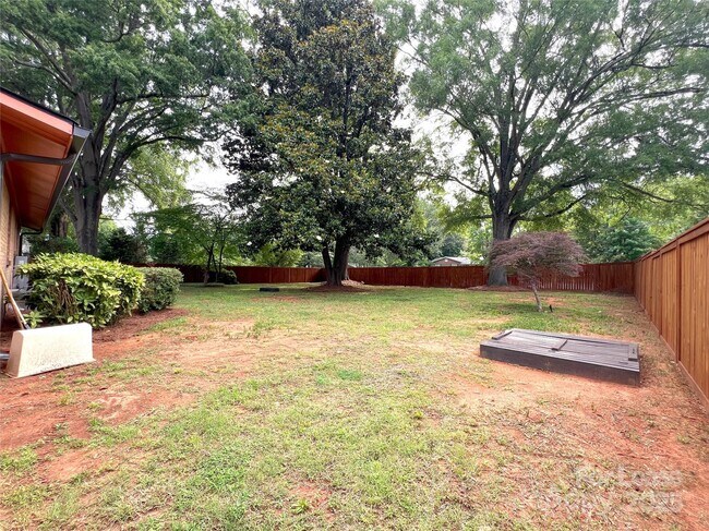 Building Photo - 5745 Riviere Dr