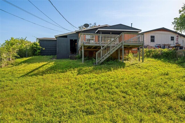 Building Photo - 402 Philco Dr