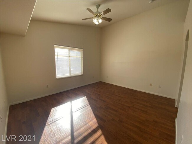 Building Photo - 6156 Pine Villa Ave
