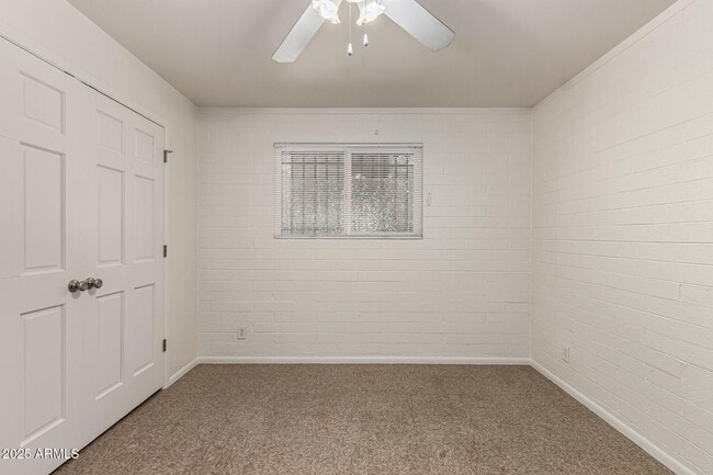 Building Photo - 1402 W Becker Ln