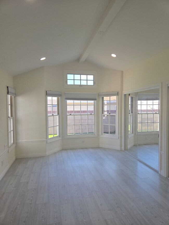 Building Photo - 4 Bedroom 2 baths remodeled home