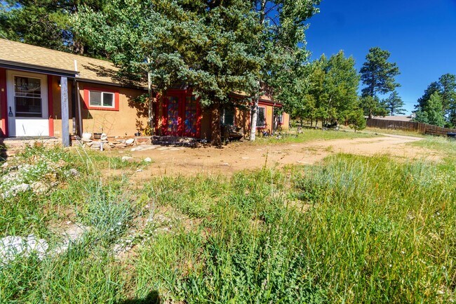 Building Photo - 2 bedroom charmer on W South for rent!