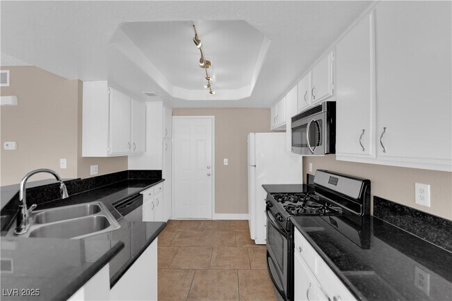 Building Photo - 2830 Belleza Ln