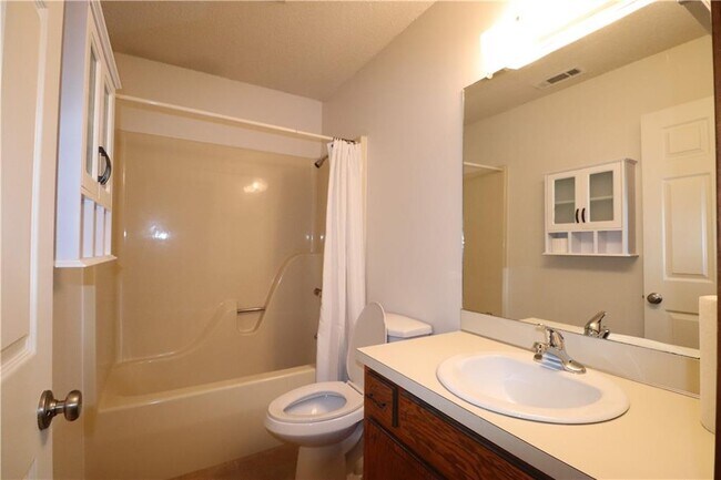 Building Photo - 2701 Dividend Dr