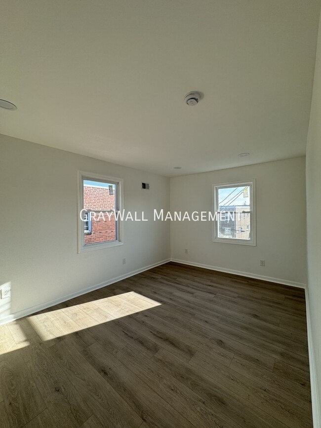 Building Photo - $2,295 - 3 Bedroom 2 Bathroom House In Sha...