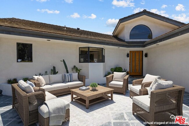 Building Photo - 3665 Alta Mesa Dr