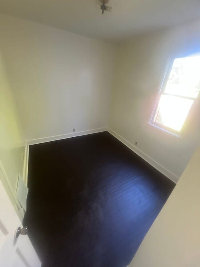 Building Photo - Spacious 3BR Lower Duplex Rental