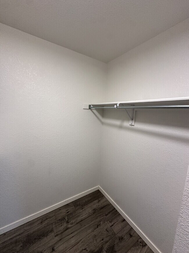Building Photo - Now Available! Private room in 3 bed / 2 bath condo