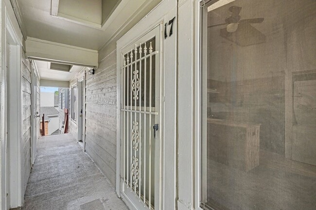 Building Photo - Charming Top-Floor Studio in Aurora with Private Patio & In-Unit Laundry