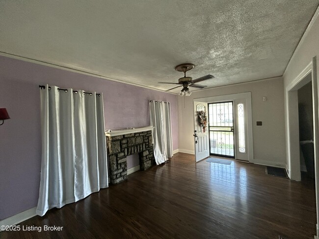 Building Photo - 645 Eastlawn Ave