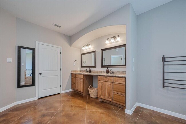 Building Photo - 503 Weisinger Dr