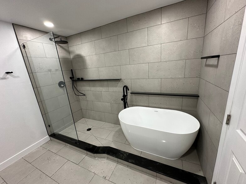 Building Photo - 1663 Veteran Ave