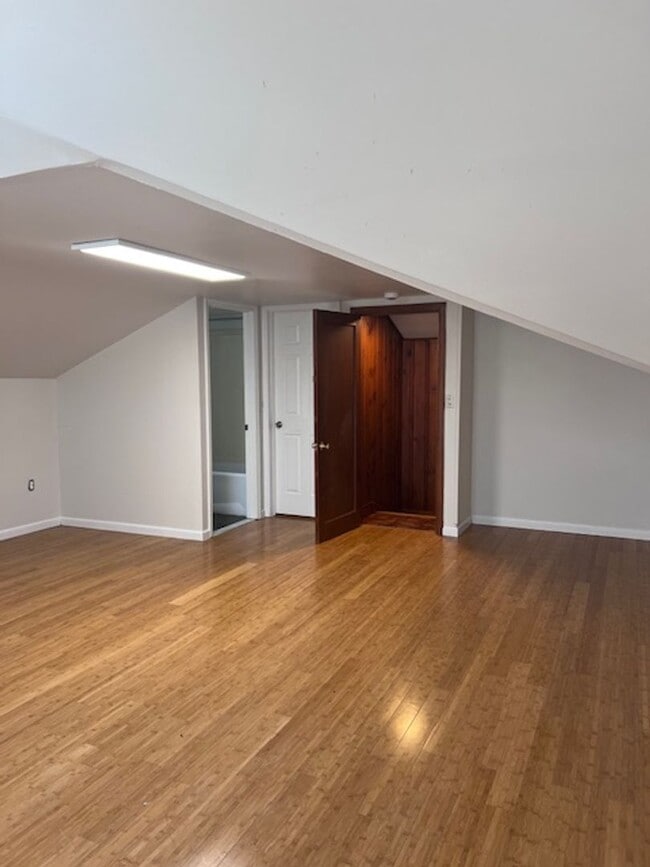 Building Photo - Large 4 bedroom, 2 1/2 bath home for rent in Ravena, NY on Rt 9W