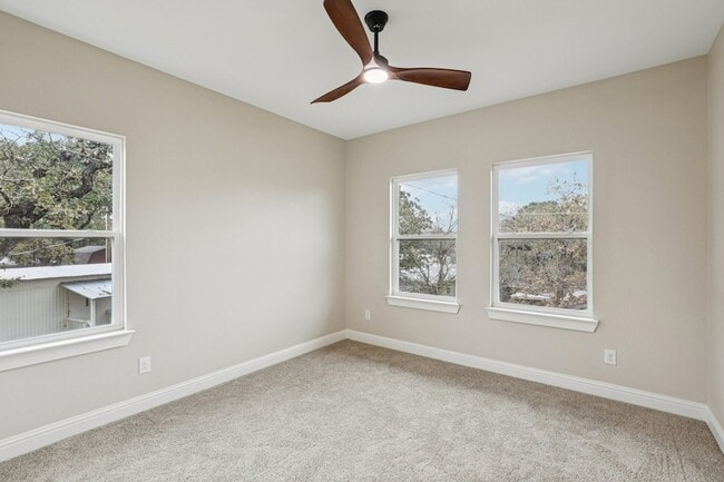 Building Photo - 1713 Highland Dr W