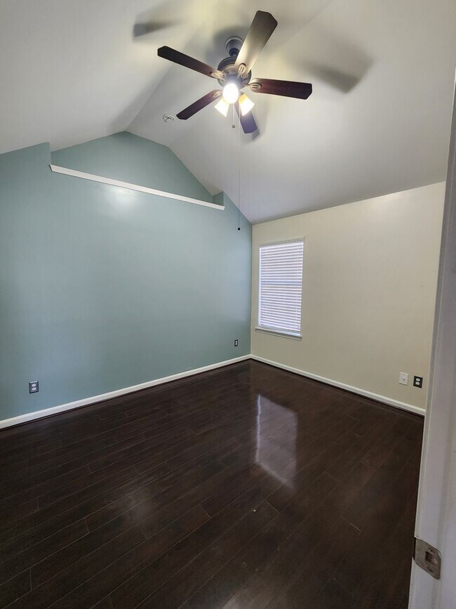Building Photo - 1401 Adie St