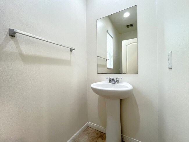 Building Photo - 14601 Serenade Dr