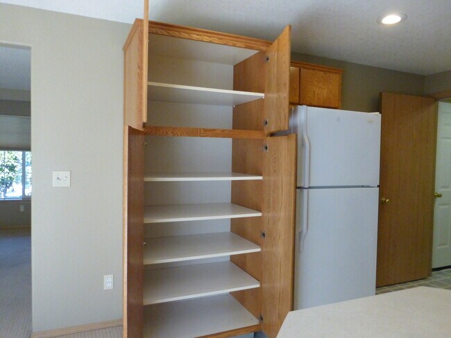 Building Photo - Great Home in SE Portland for Lease !! Pet...
