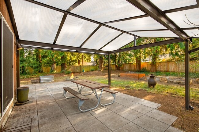 Building Photo - Beautifully remodeled rambler in Finn Hill