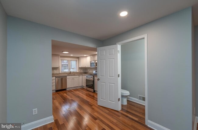 Building Photo - 915 S Bouldin St