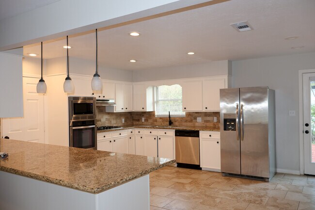 Building Photo - 9613 Westview Dr