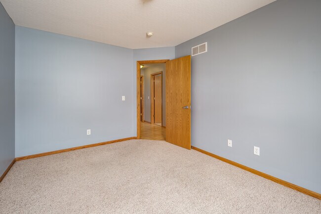 Building Photo - 5831 Belle Ave