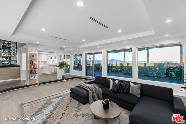 Building Photo - 1716 Vía La Paz