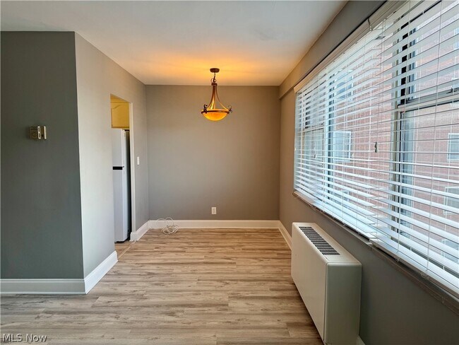 Building Photo - 11850 Edgewater Dr