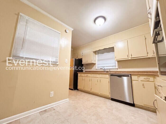 Building Photo - 3460 Estes Dr