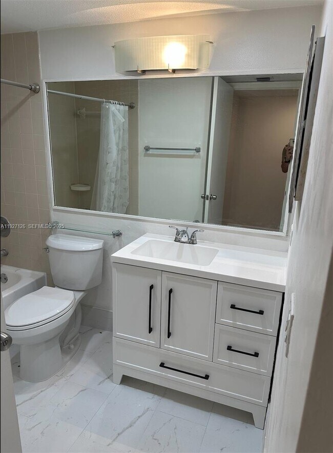 Building Photo - 8180 Geneva Ct