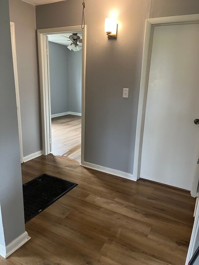 Building Photo - Newly Renovated Home in St. Albans