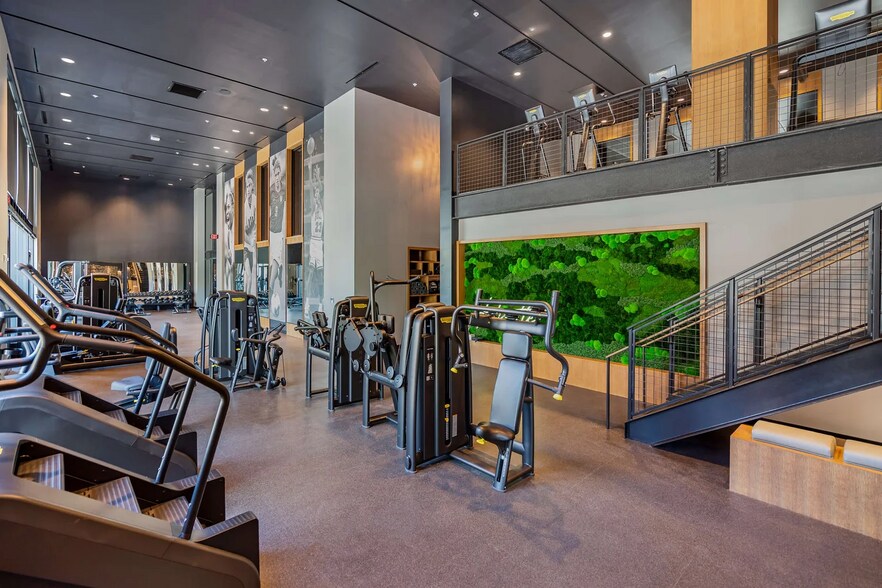 Building Photo - 409 Oak St